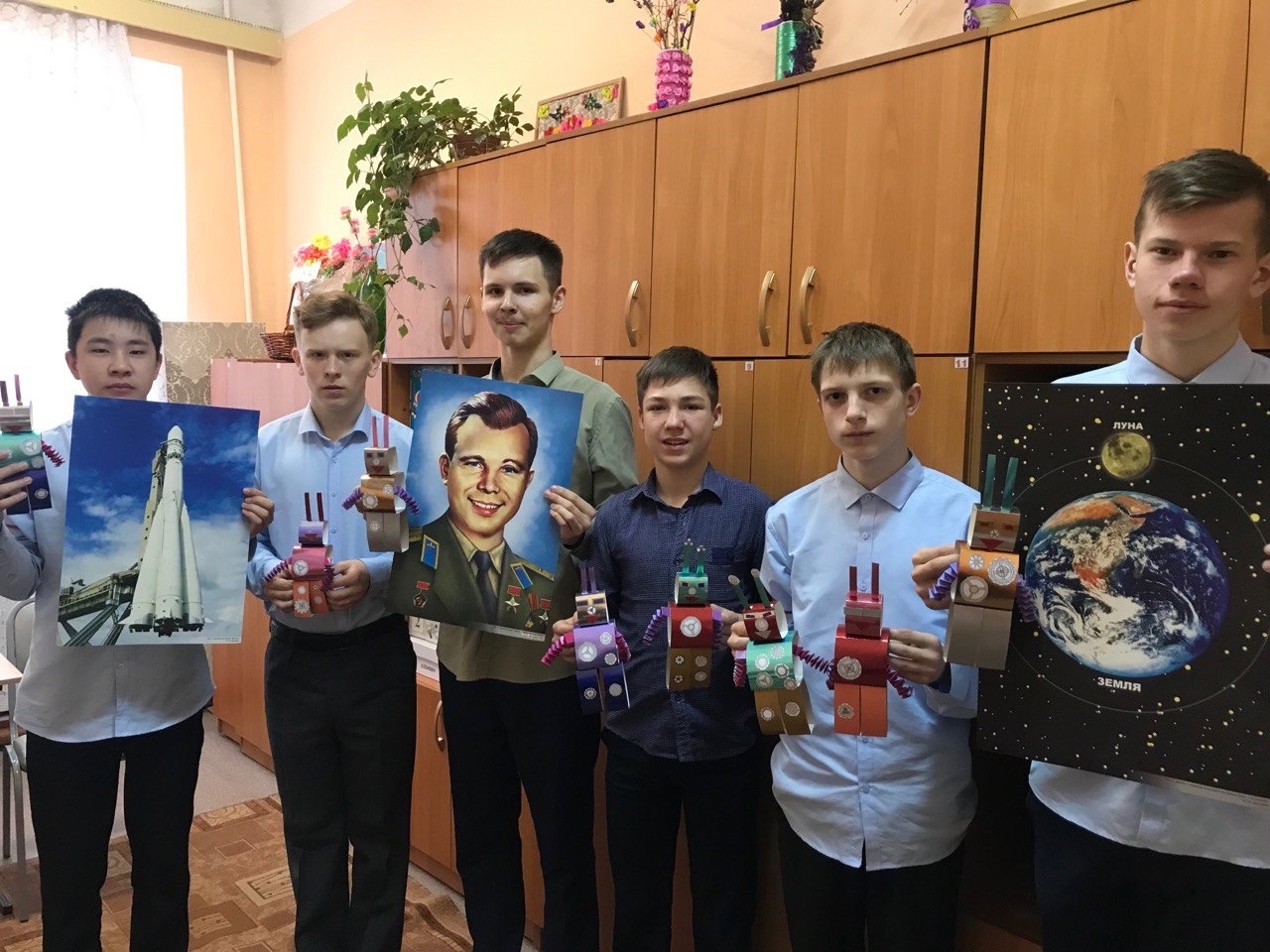 Единое внеклассное занятие «Космос-это мы!».