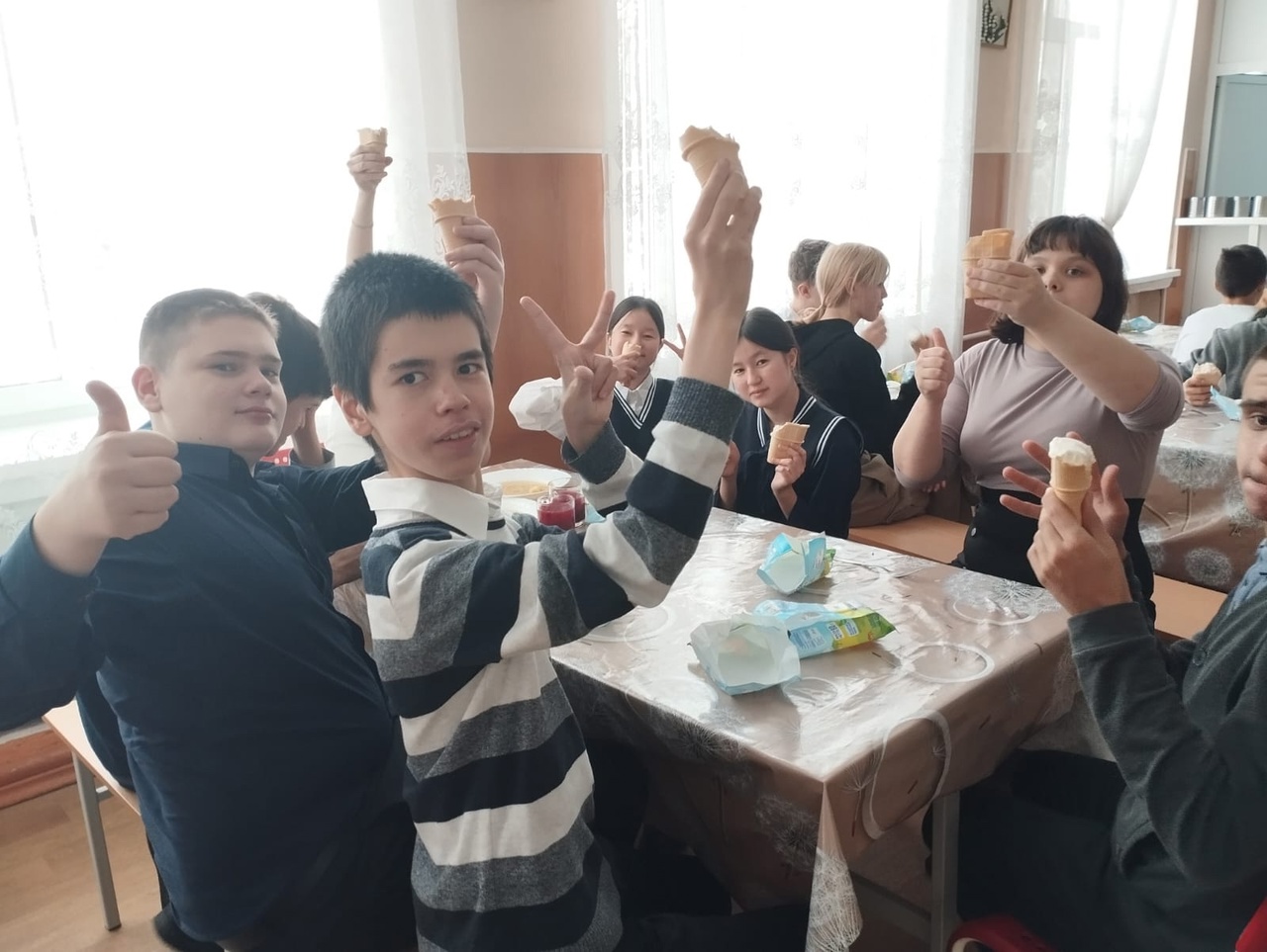 «Мороженое-детям!».
