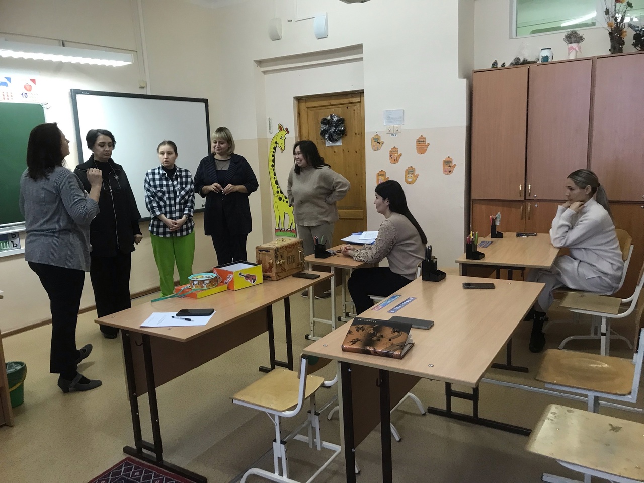 Дети отдыхают, учителя работают с.