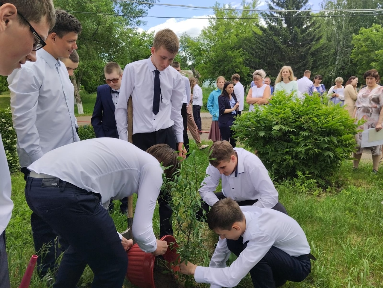 Подарок от выпускников.