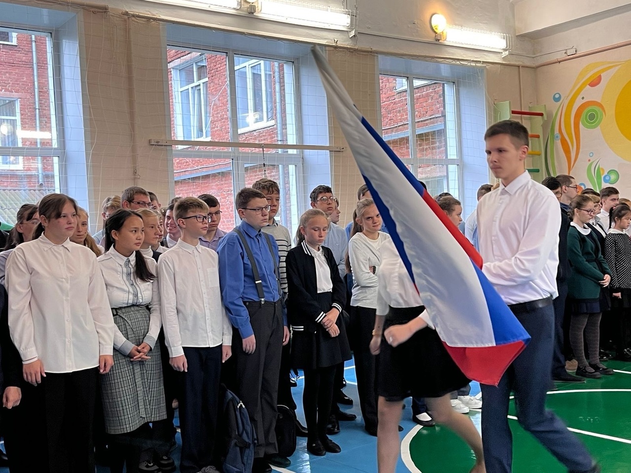 Понедельник.Торжественная линейка. «Разговоры о важном»..