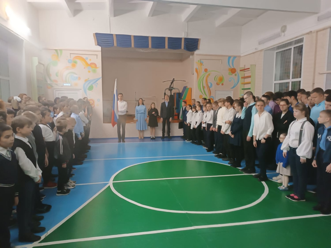 Понедельник. Торжественная линейка. «Разговоры о важном»..