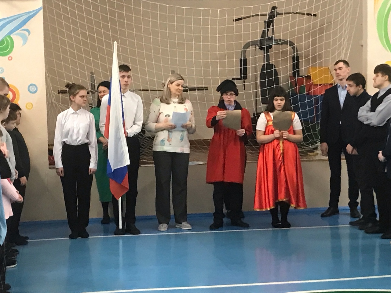 Понедельник. Торжественная линейка. «Разговоры о важном»..