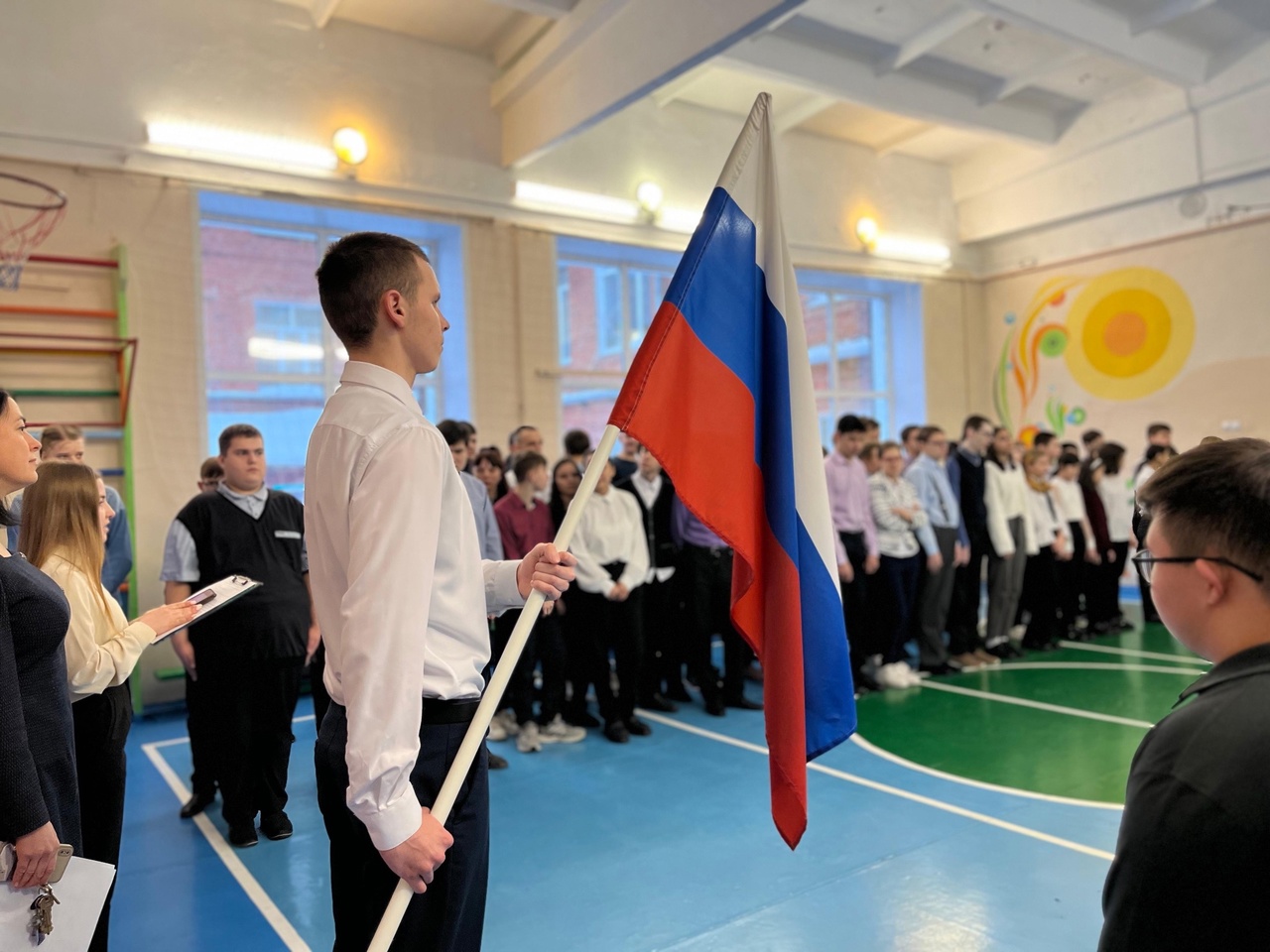 Понедельник. Линейка. «Разговоры о важном»..