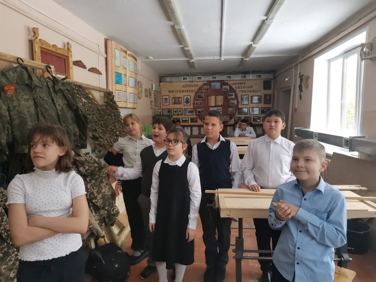 Экскурсия в столярную мастерскую для младших классов..