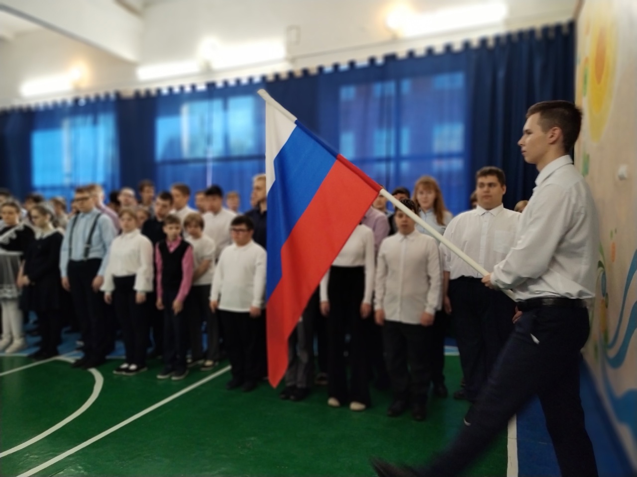 Понедельник. Торжественная линейка. «Разговоры о важном»..