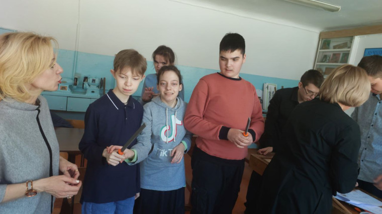 Экскурсия по мастерским для учащихся второго варианта.