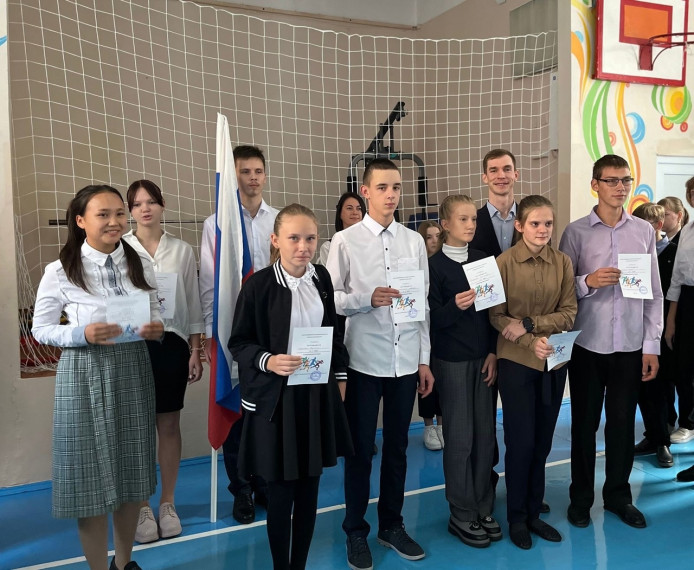 Понедельник. Торжественная линейка..