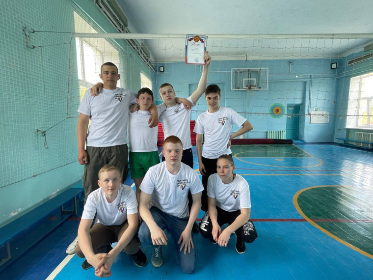 Соревнования по пионерболу.
